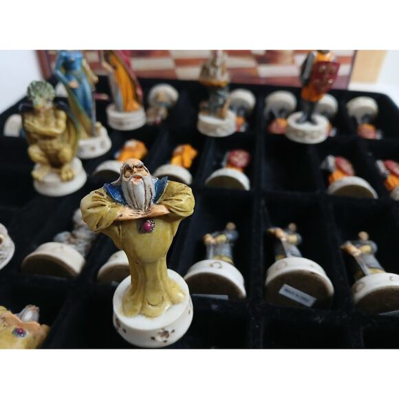 THE CHESSMEN King Arthur Fantasy Chess Set Camelot Handpainted by W.U. - Picture 3 of 4